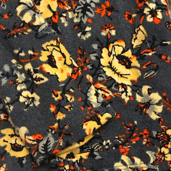 2/$30 Small LuLaRoe Floral Sarah - Picture 2 of 3